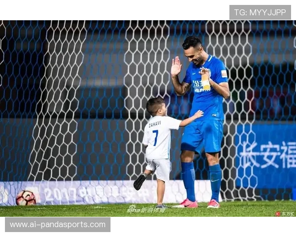 足球球星携萌娃亮相引热议网友纷纷称赞父爱如山温馨瞬间曝光